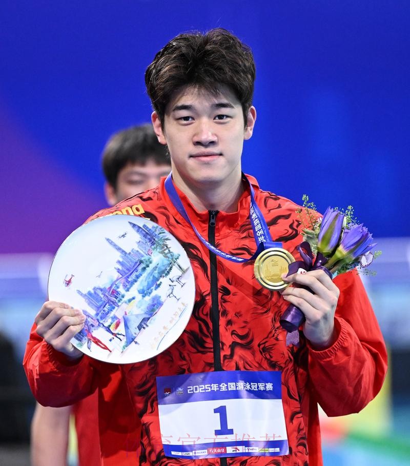 获评美媒年度世界游泳十佳榜首 潘展乐保持平常心继续出发 获评美媒年度世界游泳十佳榜首 潘展乐保持平常心继续出发